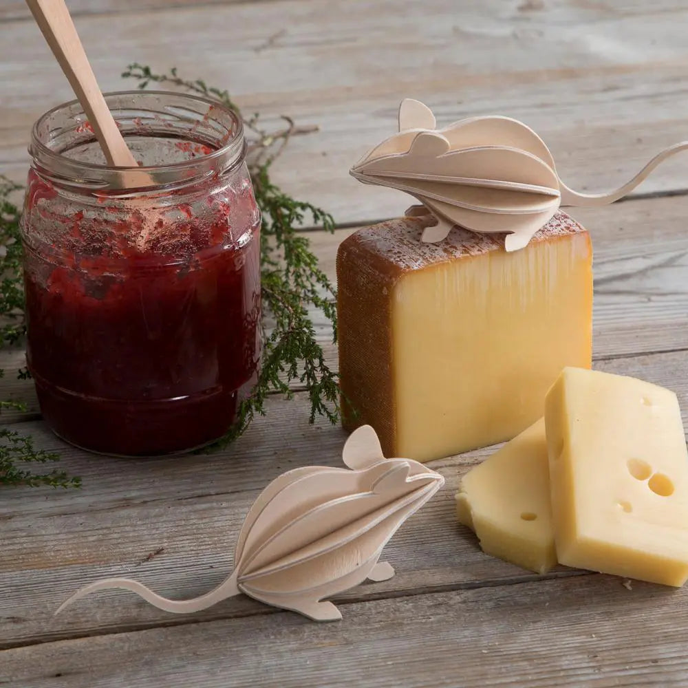 lovi mice natural wood with jam and cheese